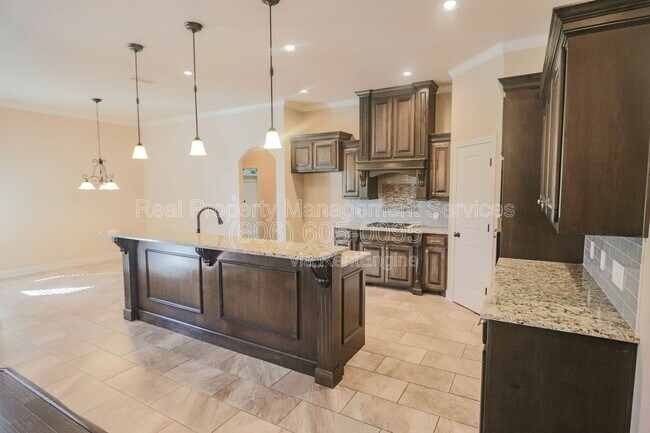 Photo - 9604 Justice Ave