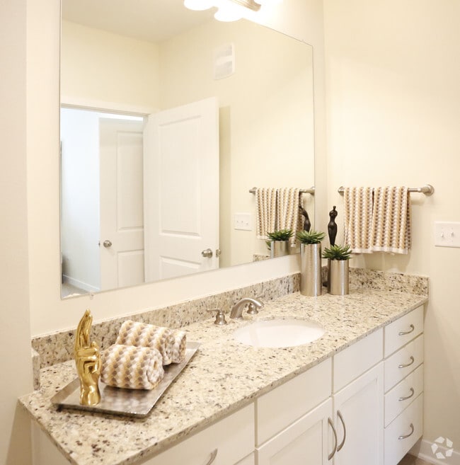 3BR/3BA -1300SF