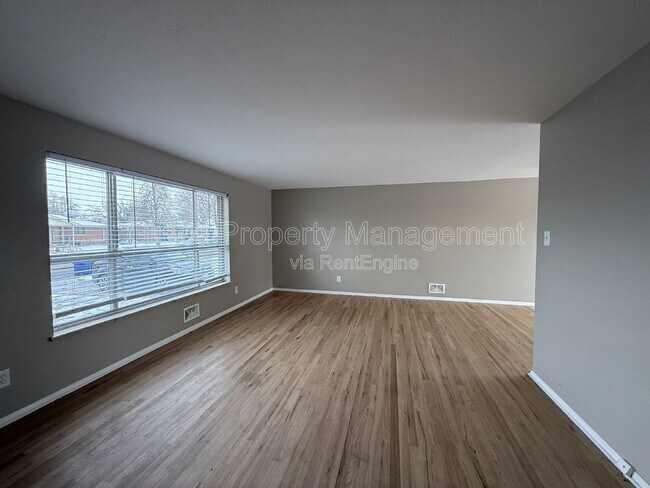 Photo - 3055 Carson St