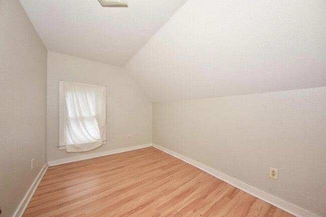 Photo - 2166 S 6th St