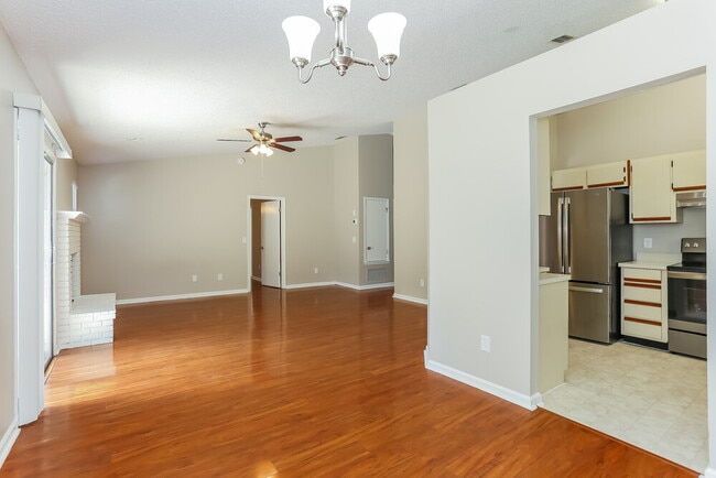 Photo - 3447 Le Havre Dr E