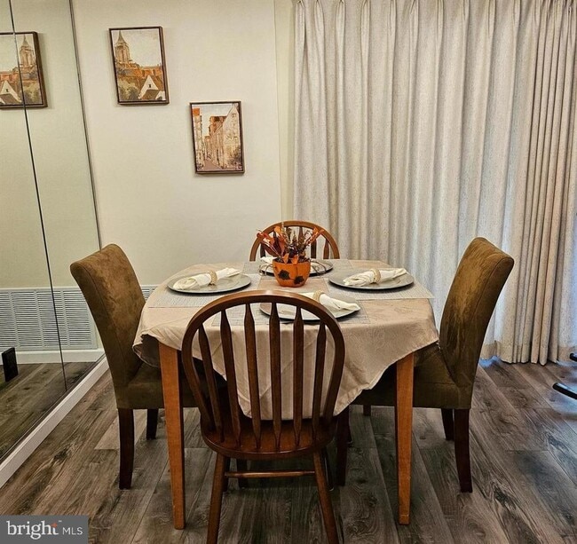 Photo - 304 Forbes St