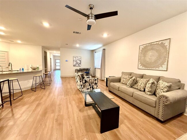 Photo - 17217 Bassano Ave