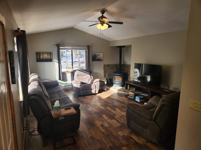 Photo - 4603 Co Rd 1 Unit 2 Bedroom 1 Bathroom