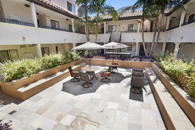 Courtyard - 1140 Winchester