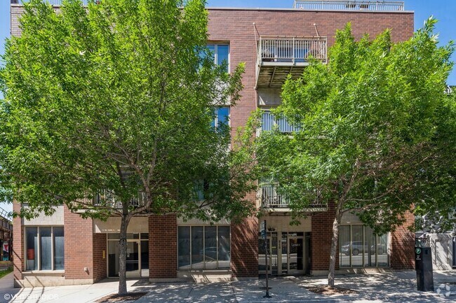 Building Photo - 912 W Chicago Ave Unit 401 Rental