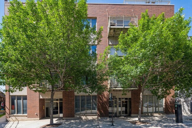Photo - 912 W Chicago Ave Condo Unit 401