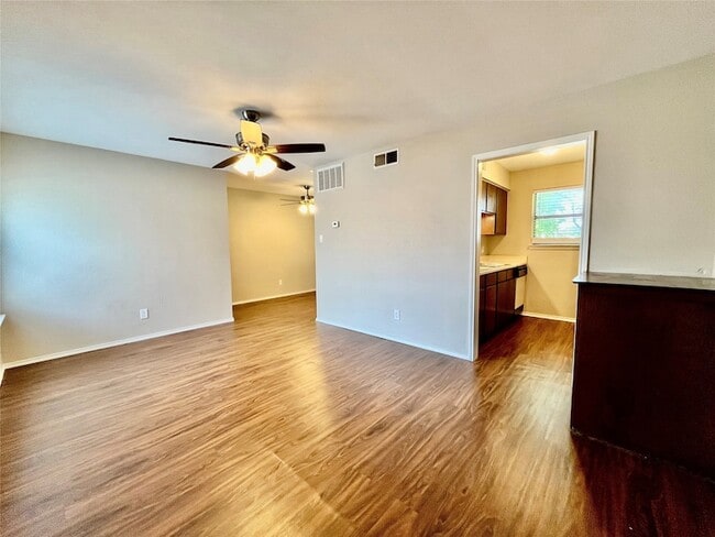 Building Photo - 2526 W Prairie St Unit 208 Rental