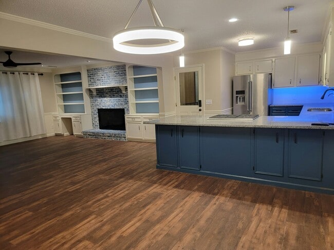 Photo - 741 Longwood Dr
