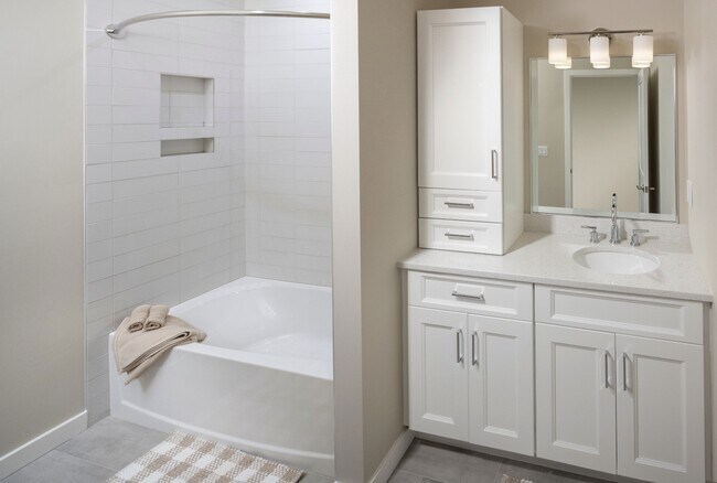Townhouse Main Bathroom with Tub