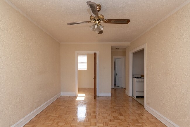 Building Photo - 717 W Belmont Ave Unit A09C Rental