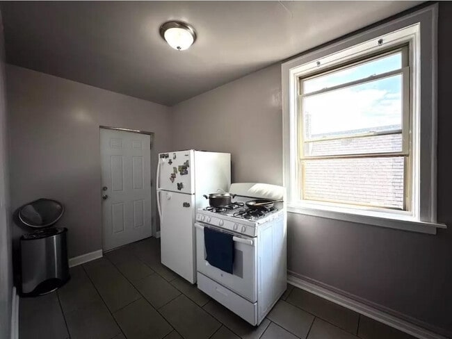 Photo - 4263 W Addison St Unit ONE BEDROOM