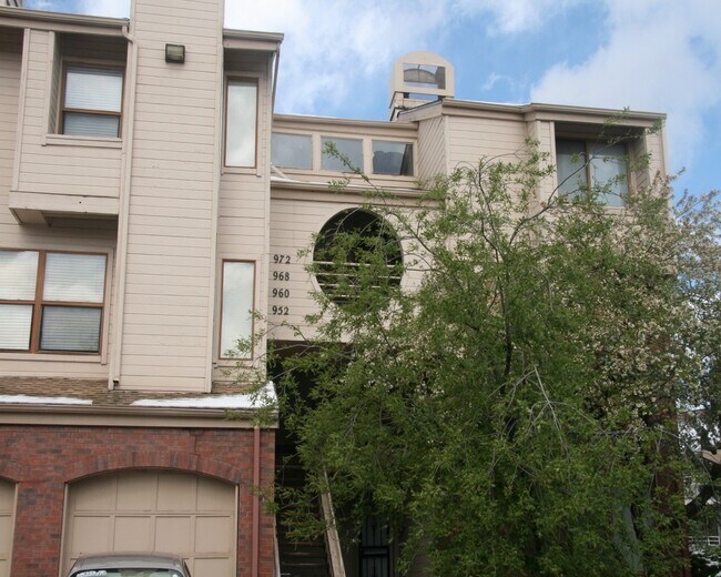 Building Photo - Charming 2 Bedroom Second Story Condo with easy access to everything!