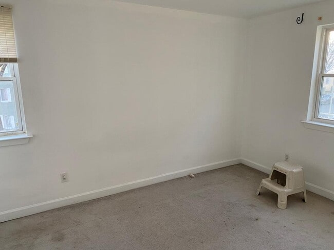 Photo - 742 Brandywine St SE