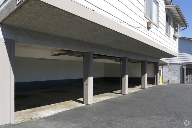 Photo - Grand Oaks Apartments