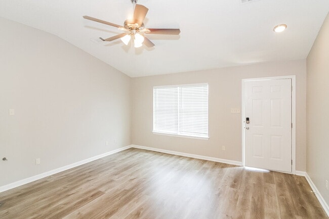 495 Oakland Hills Dr