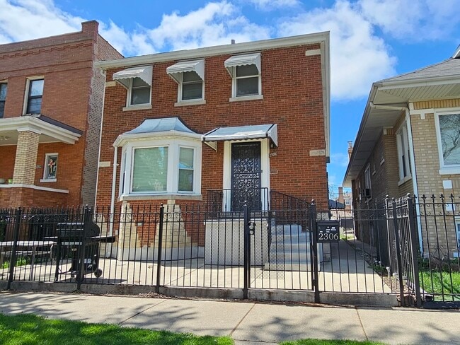 Building Photo - 2306 N Mason Ave Unit G