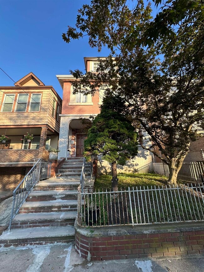 Building Photo - 316 Avenue B Unit 1 Rental