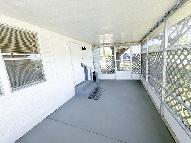 Photo - "Cozy 2-Bedroom Retreat in Haines City - P...
