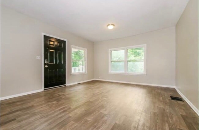 Photo - 7945 Euclid Ave E