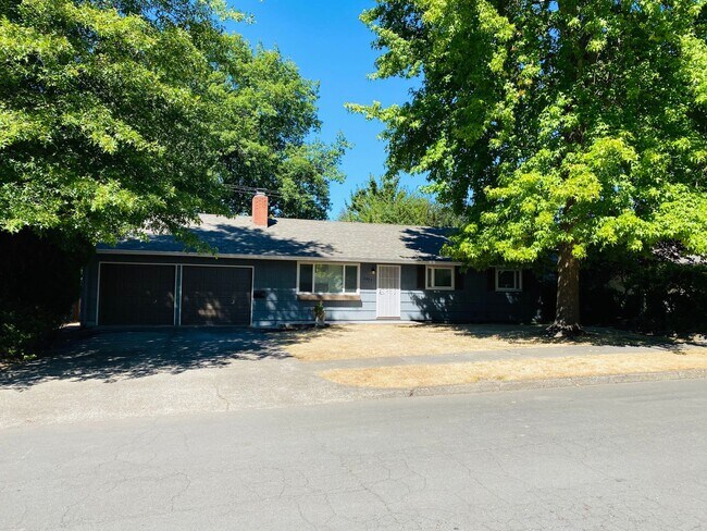 Updated 3 bedroom ranch home in Cedar Hills - Updated 3 bedroom ranch home in Cedar Hills
