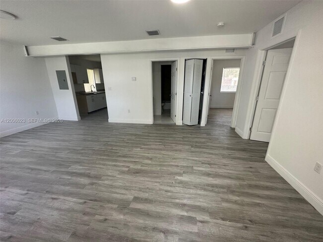 Photo - 1095 NE 149th St Unidad .