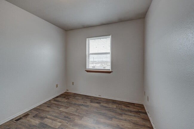 Photo - 627b S Walker St