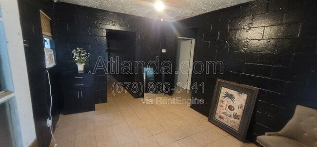 Photo - 1176 Garibaldi St SW