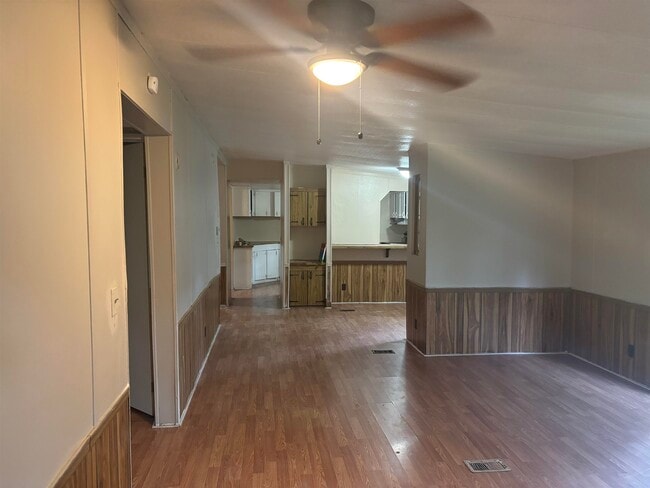 Photo - 206 Tropicaire St