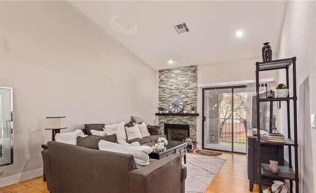 Photo - BEAUTIFULLY FURNISHED 2 BEDROOM CONDO