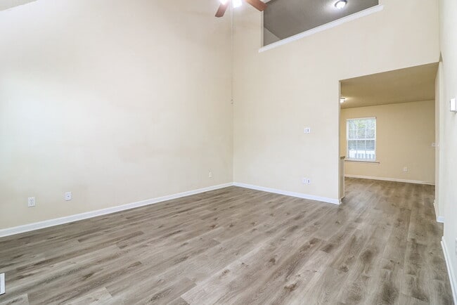 Photo - 67 Middlebrook Dr