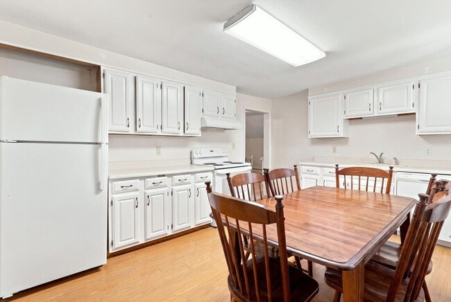 52 Linden St Unit 2