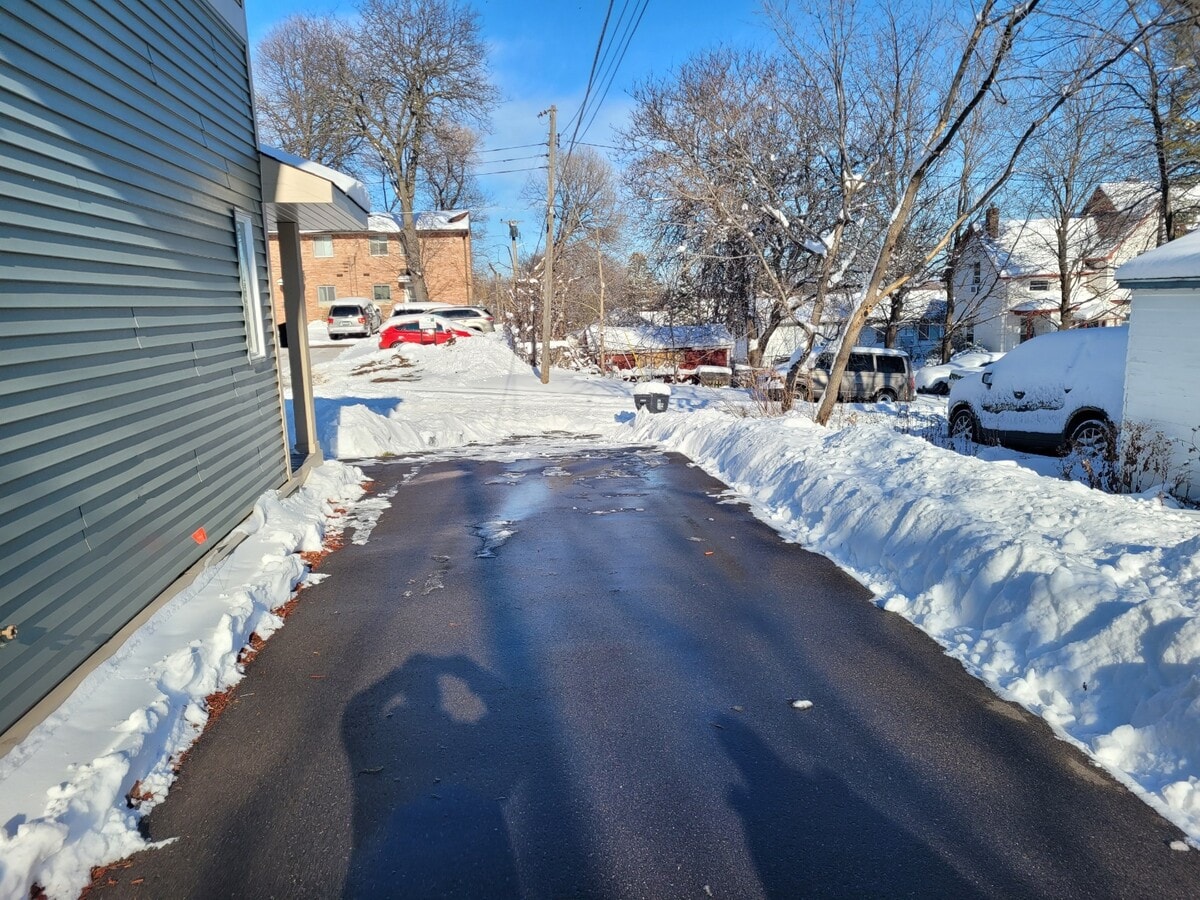 Photo - 84 Curtice St E