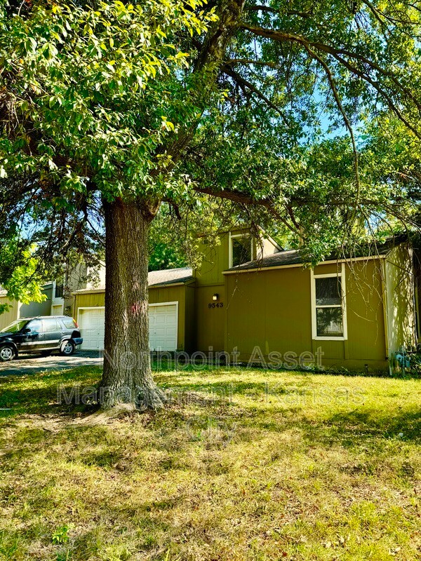 Photo - 9541-9543 Manning Ave