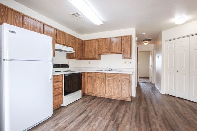 Photo - 8460 E Lakeshore Dr Unit Apt B