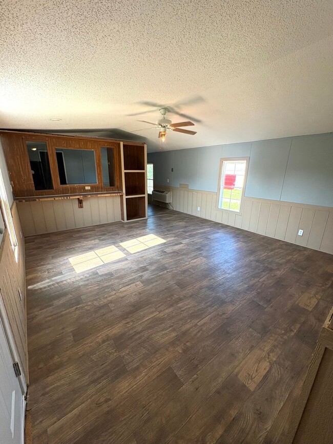 Photo - Peaceful 3BR - 2BR In Tompkinsville!