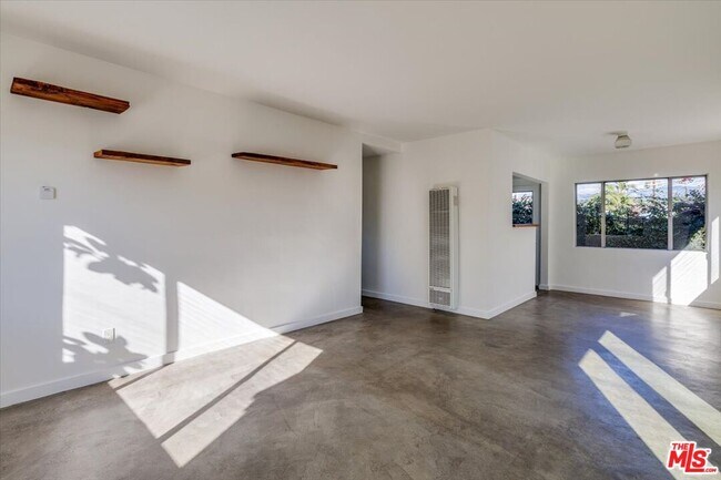 Photo - 3171 Silver Lake Blvd