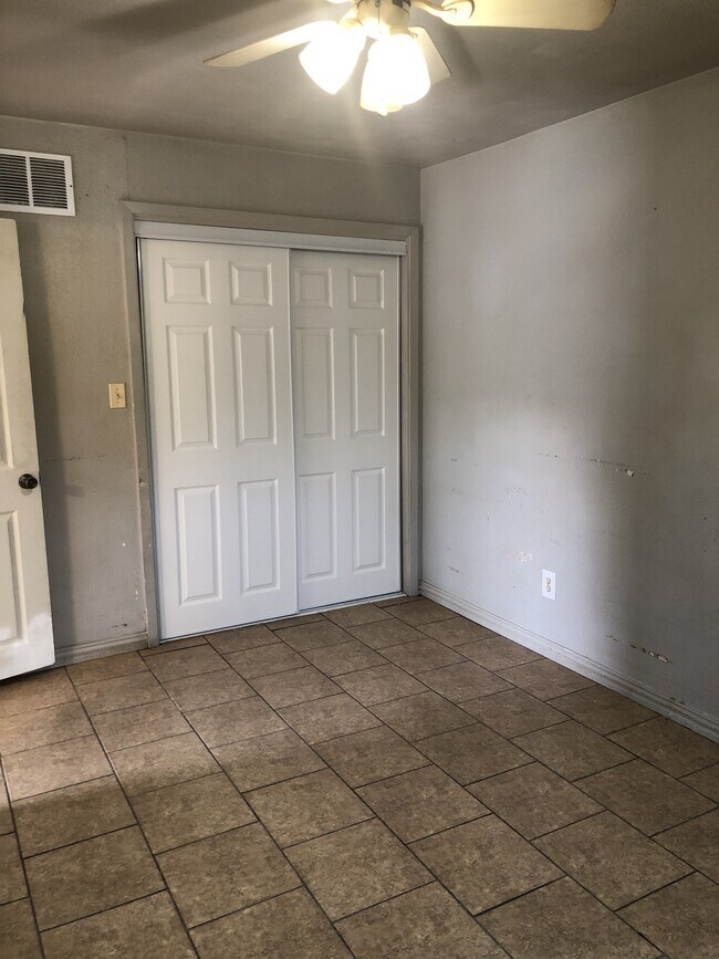 422 W Lott Ave