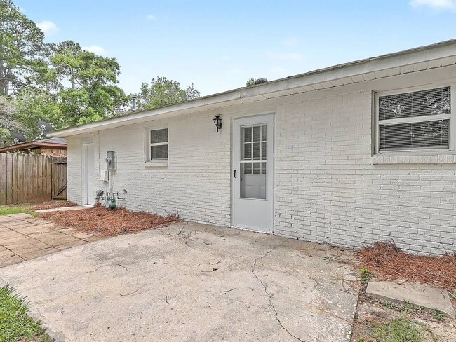 Photo - 108 Bee St