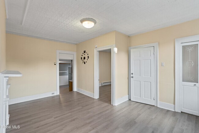 1524 5th Ave Unit 2nd Floor