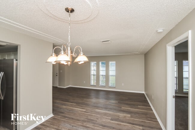 Photo - 2027 Beekman St NE