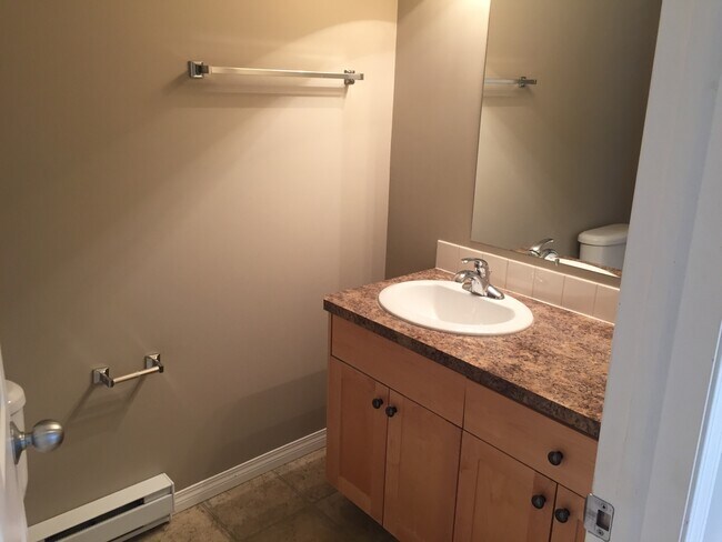 Photo - 9137-996A 96a St