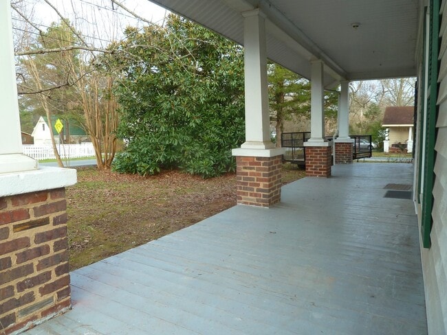 Photo - Stunning, renovated 7br home in the heart ...