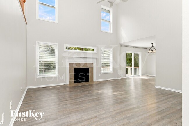 7821 Edgewater Ct