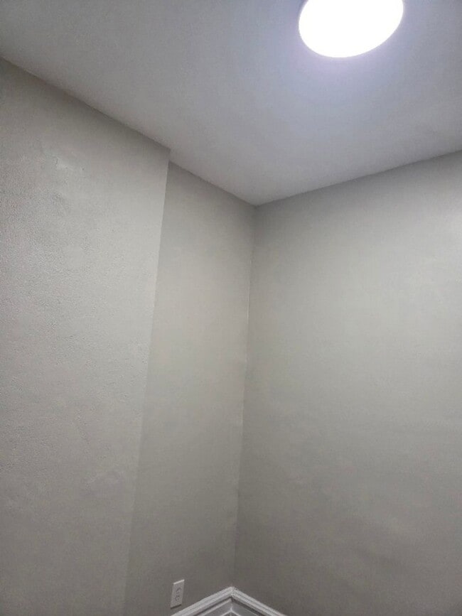 Photo - 5501 Putnam St