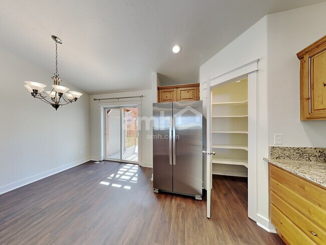 Photo - 891 S Threave Ave