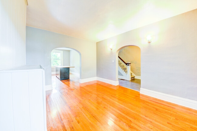 Photo - 103 Harwood St