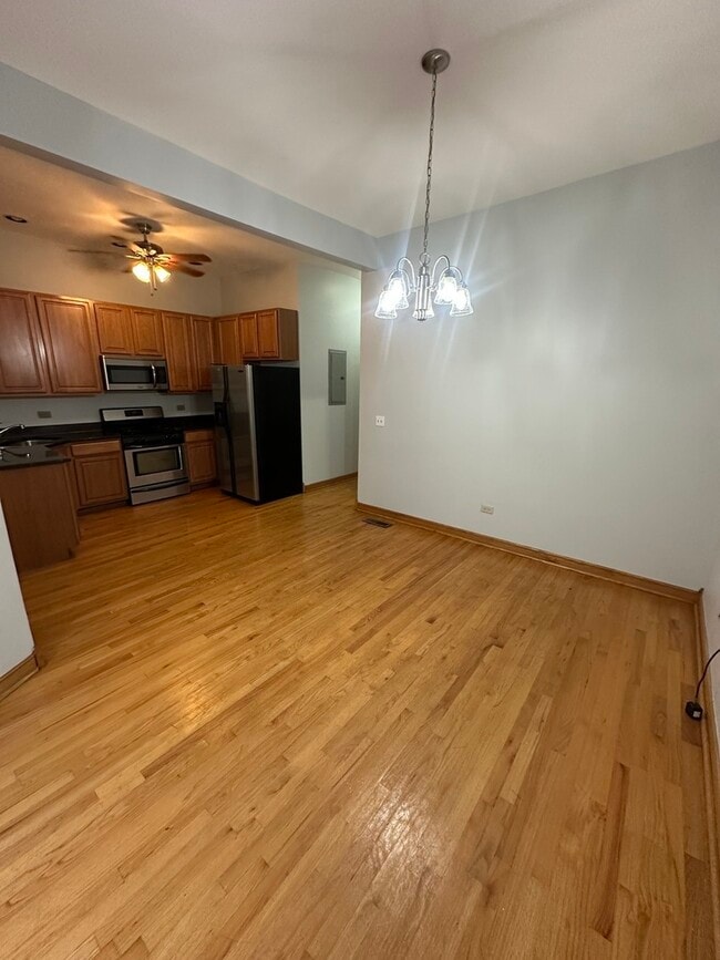 Photo - 725 E 50th St