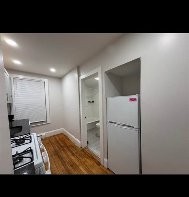 Building Photo - 721 Broadway Unit 2