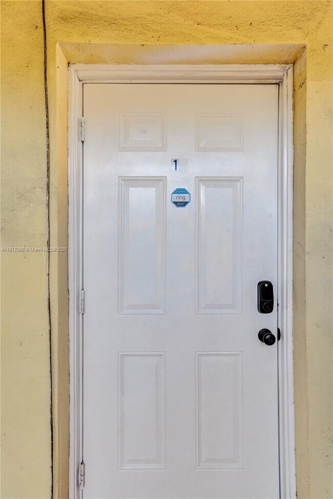 Photo - 720 SE 15th St Unit 1